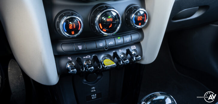 Mandos climatizacion Mini Cooper SE 728x350 - Prueba MINI Cooper SE 2021: 100% MINI, 100% eléctrico