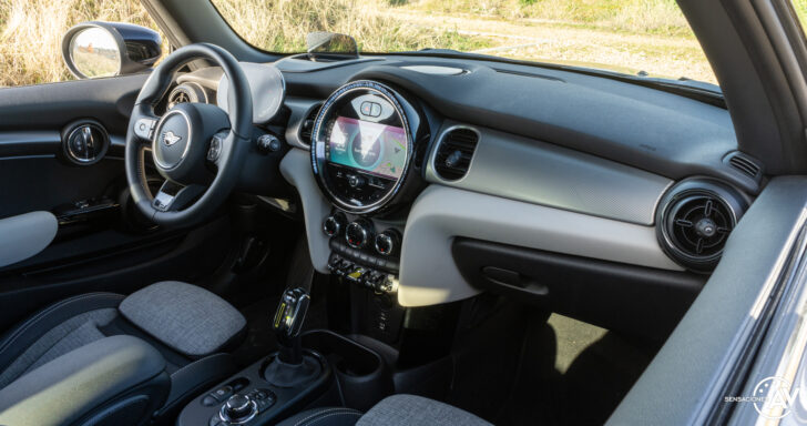 Salpicadero vista delantera derecha Mini Cooper SE 728x384 - Prueba MINI Cooper SE 2021: 100% MINI, 100% eléctrico