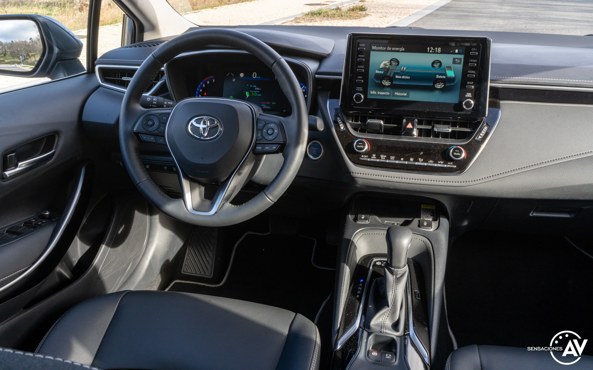 Puesto de conduccion Toyota Corolla Sedan - Prueba Toyota Corolla Sedán 125H Advance: Una berlina económica, híbrida y con consumos muy bajos