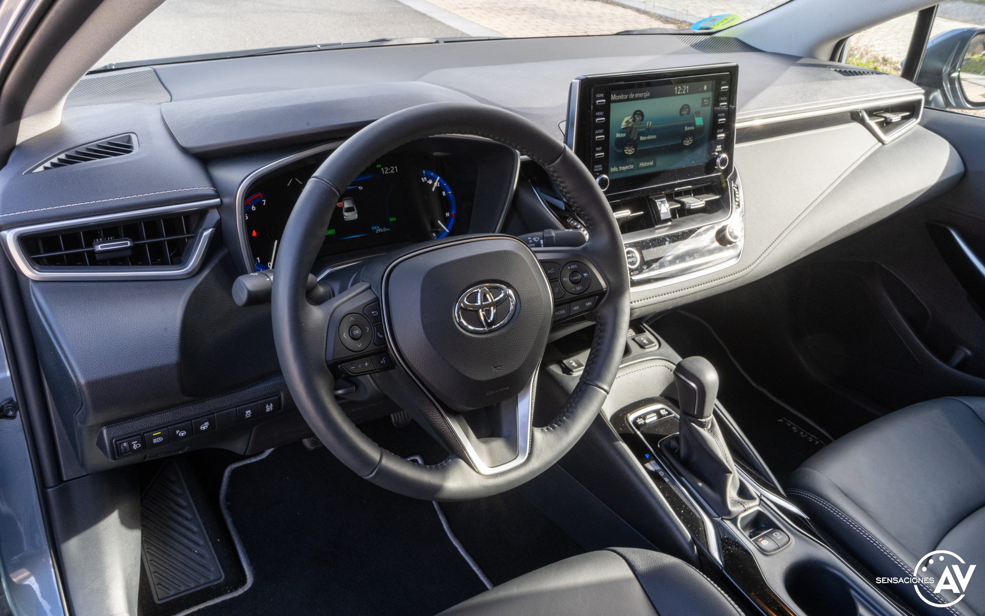 Salpicadero vista delantera izquierda Toyota Corolla Sedan - Prueba Toyota Corolla Sedán 125H Advance: Una berlina económica, híbrida y con consumos muy bajos