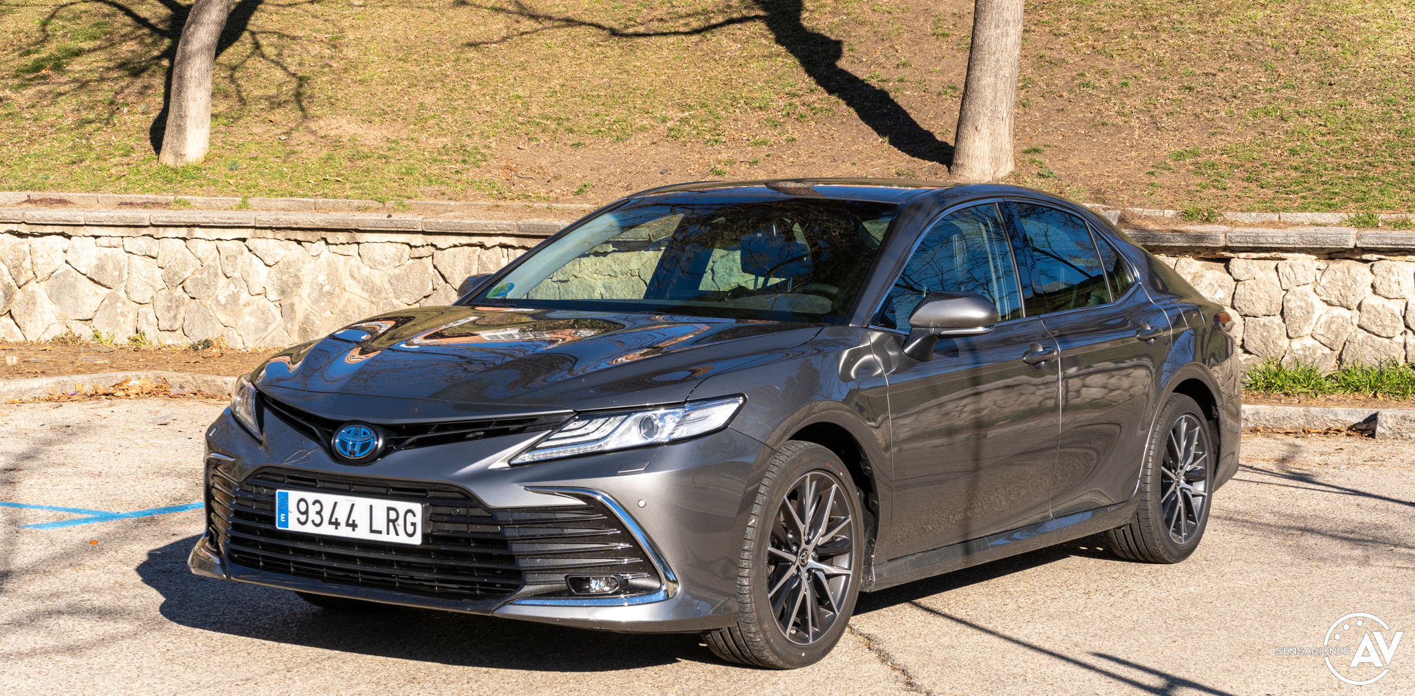 Escuela de posgrado O cualquiera simplemente Prueba Toyota Camry Luxury 220H: La berlina híbrida que sorprende en todo