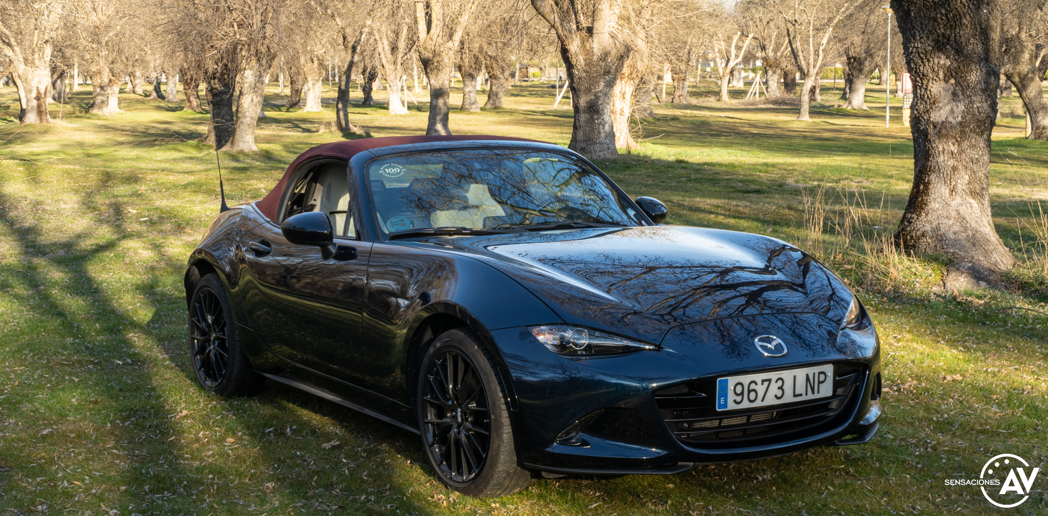 Frontal lateral derecho Mazda MX-5 Blue & Red Edition