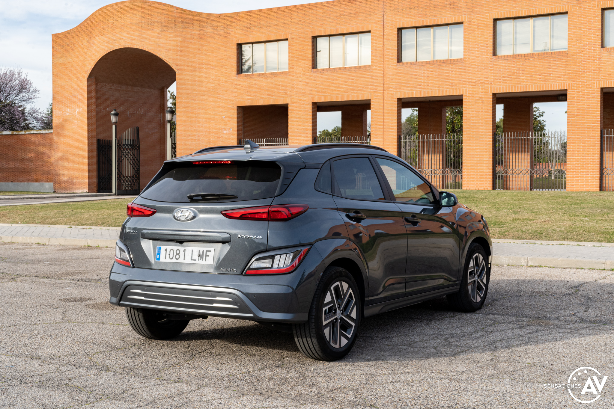 Trasera lateral derecho - Prueba Hyundai Kona eléctrico 2022 Sky: ¿El mejor coche eléctrico que puedes comprar?