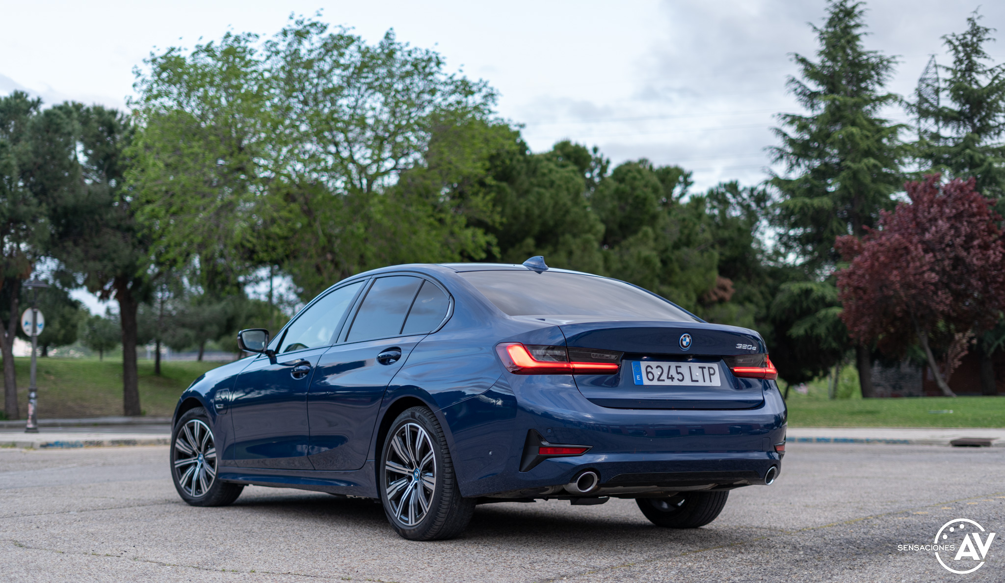 BMW 320e: la versión híbrida enchufable de acceso, más asequible, para el Serie  3